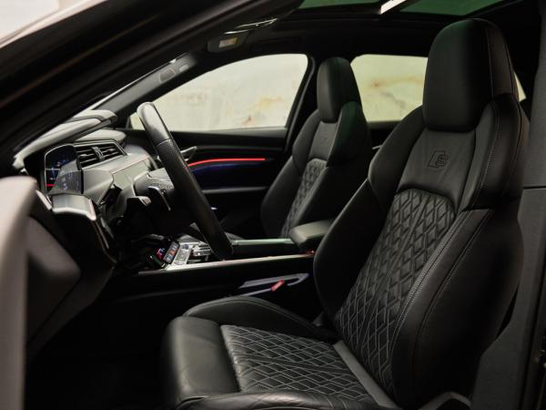 Audi Q8 e-tron 55 Quattro S Edition occasion | MAK Auto & Techniek Audi Q8 e-tron 55 Quattro S Edition occasion | MAK Auto & Techniek