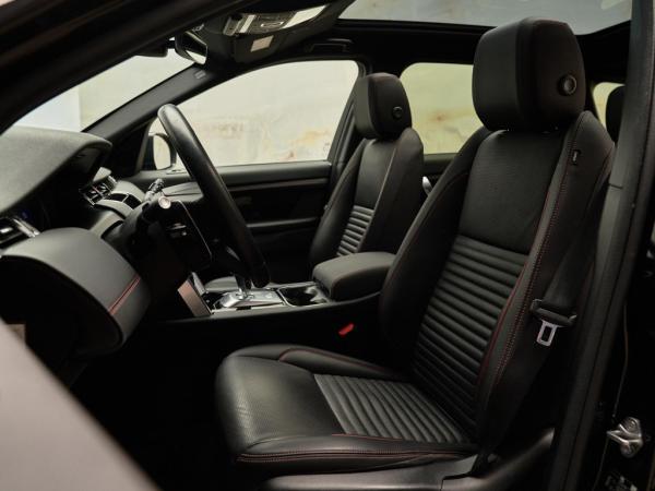 Land Rover Discovery Sport P300e R-Dynamic SE occasion | MAK Auto & Techniek Land Rover Discovery Sport P300e R-Dynamic SE occasion | MAK Auto & Techniek