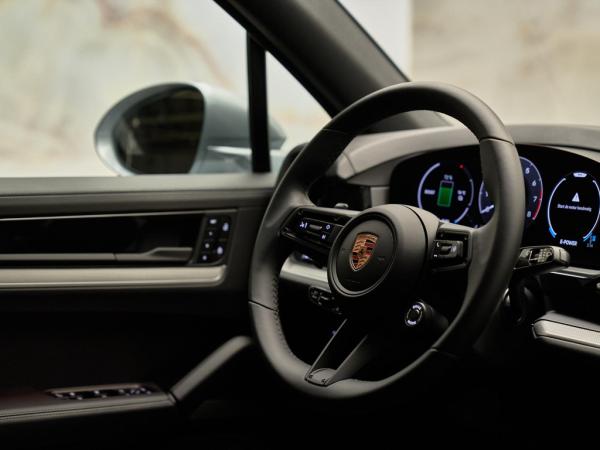 Porsche Cayenne 3.0 E-Hybrid | Porsche occasion Porsche Cayenne 3.0 E-Hybrid | Porsche occasion