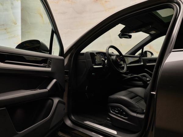 Porsche Cayenne 3.0 E-Hybrid | Porsche occasion