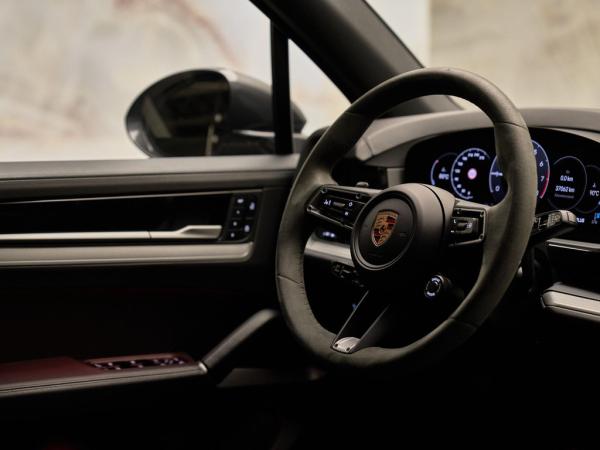 Porsche Cayenne 3.0 E-Hybrid | Porsche occasion