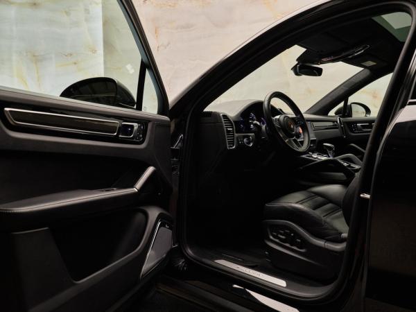 Porsche Cayenne Coupé 3.0 E-Hybrid | Porsche occasion