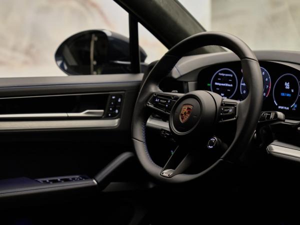 Porsche Cayenne Coupé 3.0 E-Hybrid | Porsche occasion