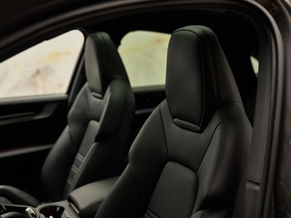 Porsche Cayenne Coupé 3.0 E-Hybrid | Porsche occasion