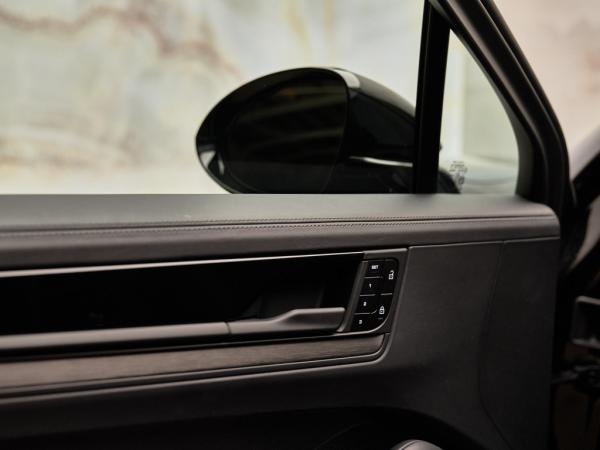 Porsche Cayenne Coupé 3.0 E-Hybrid Black Edition | Porsche occasion