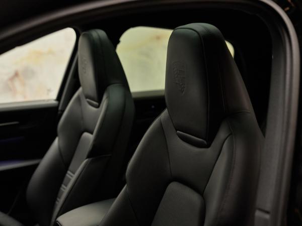 Porsche Cayenne Coupé 3.0 E-Hybrid Black Edition | Porsche occasion