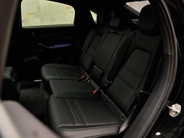 Porsche Cayenne Coupé 3.0 E-Hybrid Black Edition | Porsche occasion