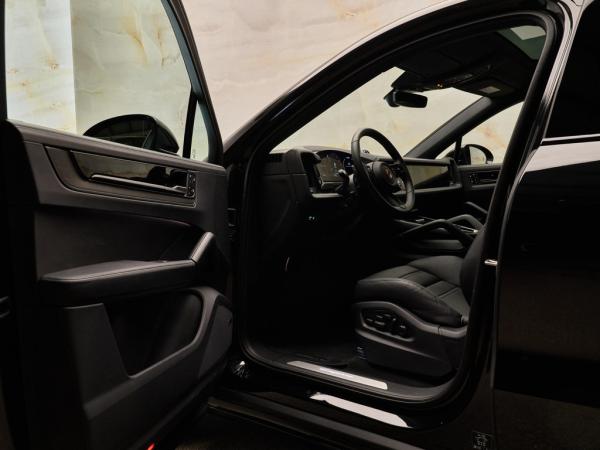Porsche Cayenne Coupé 3.0 E-Hybrid Black Edition | Porsche occasion