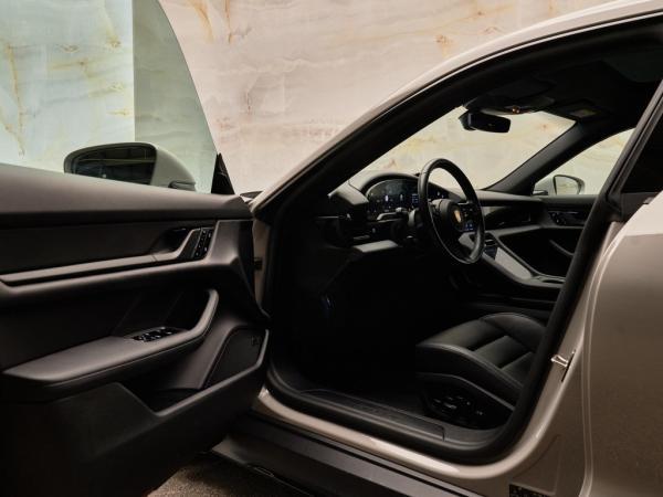 Porsche Taycan Cross Turismo 4 | Porsche occasion Porsche Taycan Cross Turismo 4 | Porsche occasion