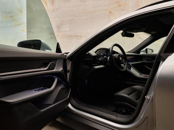 Porsche Taycan Sport Turismo  | Porsche occasion