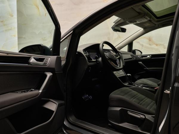 Volkswagen Touran 1.5 TSI R-Line | Volkswagen occasion