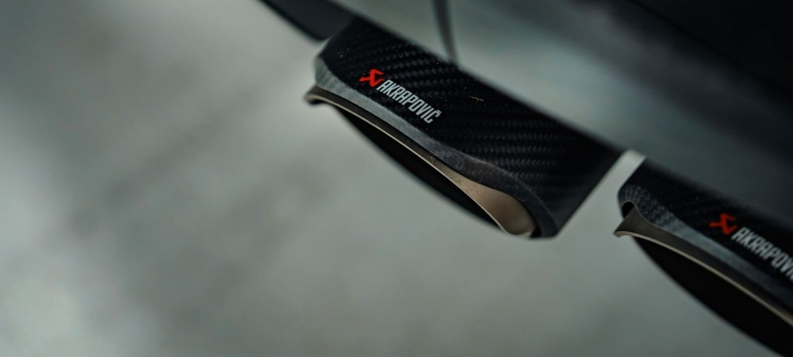 Banner_Akrapovic_liggend_Werkplaats (1)