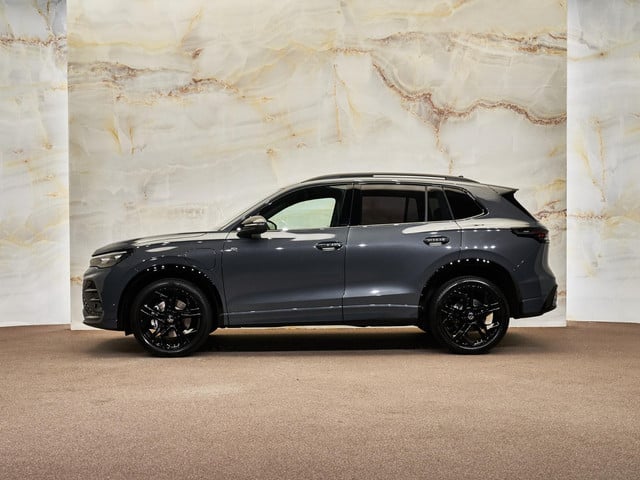 Volkswagen Tiguan - 2