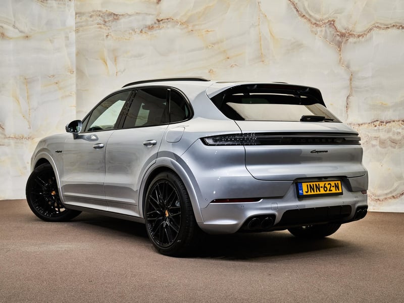 Porsche Cayenne - 3