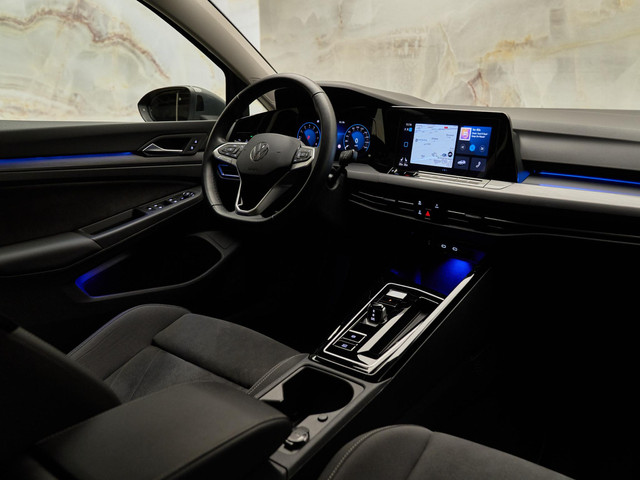 Volkswagen Golf - 8