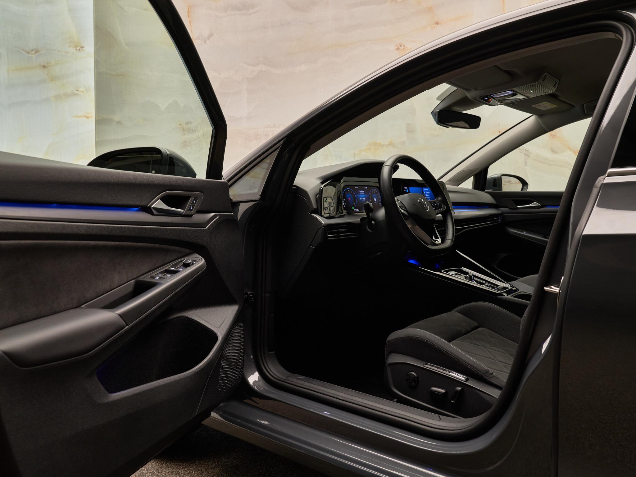 Volkswagen Golf - 6