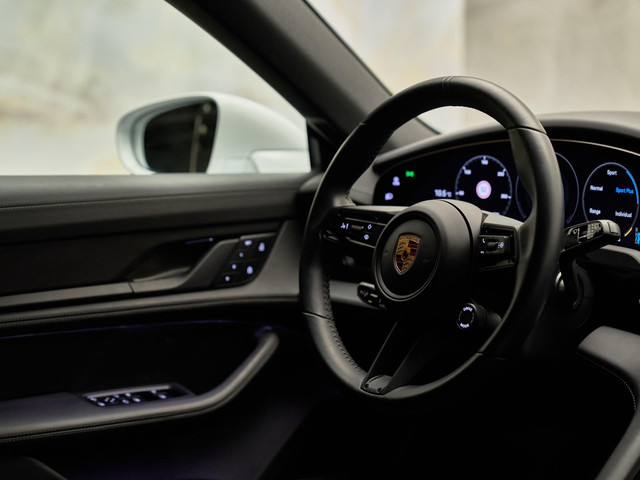 Porsche Taycan - 24