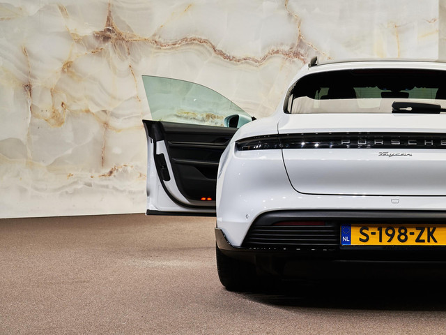 Porsche Taycan - 29