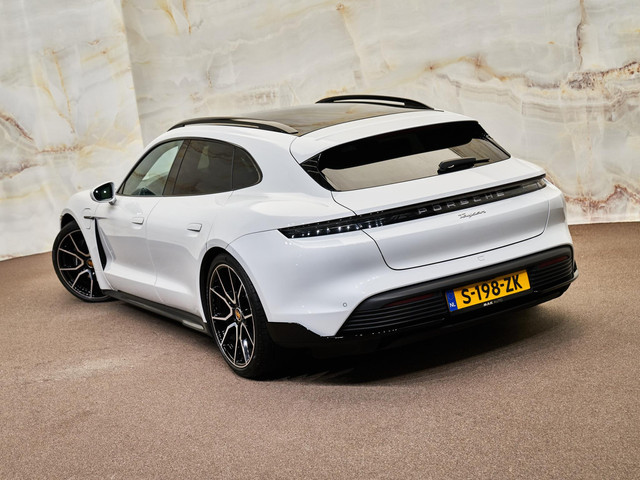 Porsche Taycan - 32