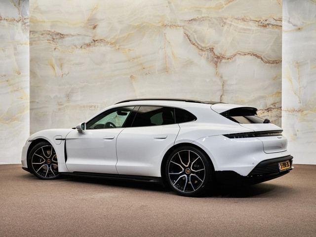 Porsche Taycan - 33