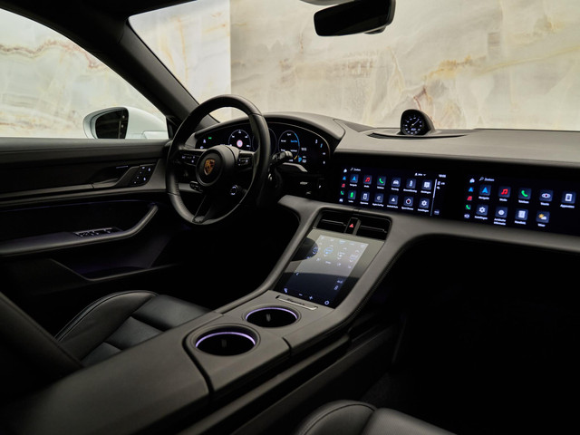 Porsche Taycan - 8