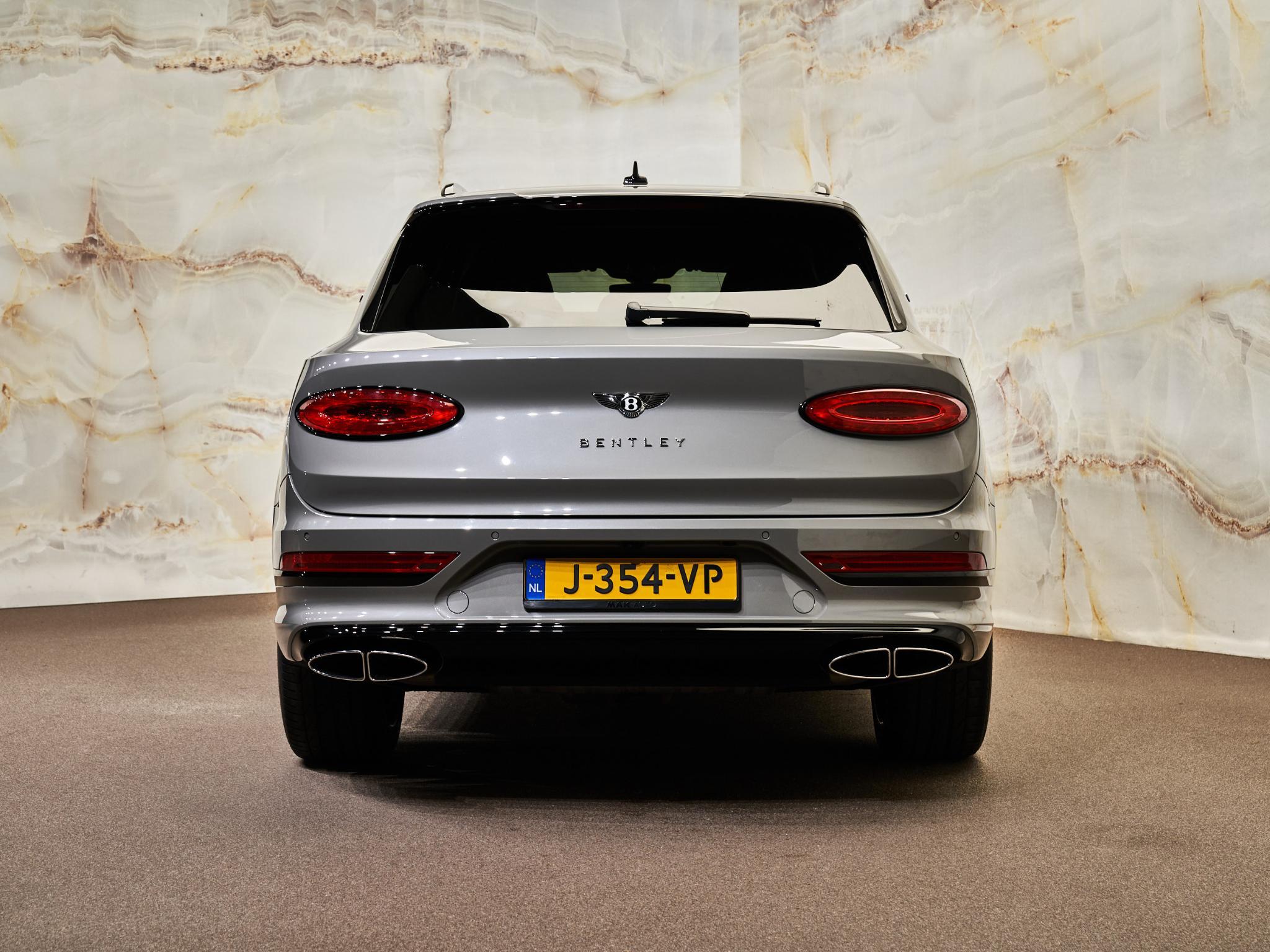 Bentley Bentayga - 38