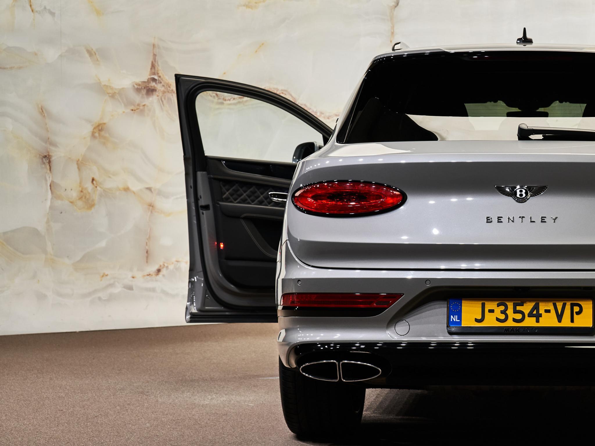 Bentley Bentayga - 32