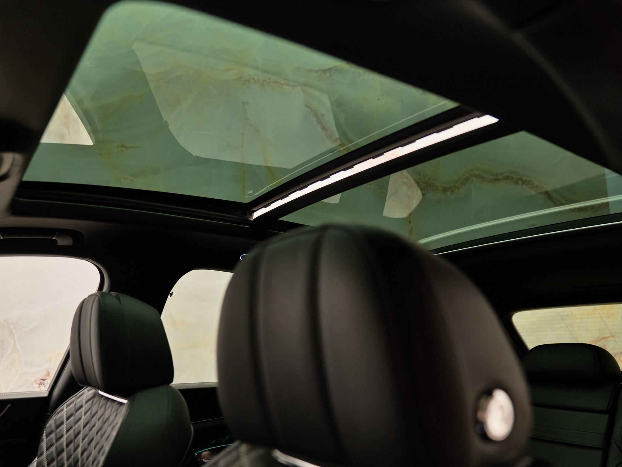 Bentley Bentayga - 12