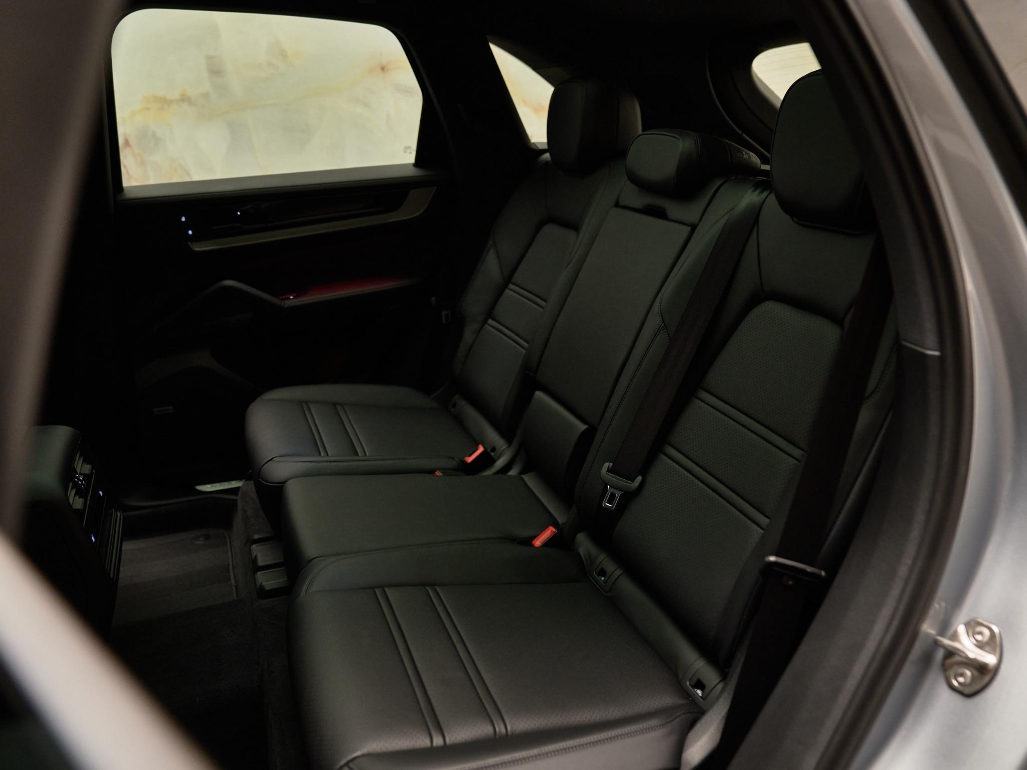 Porsche Cayenne - 27