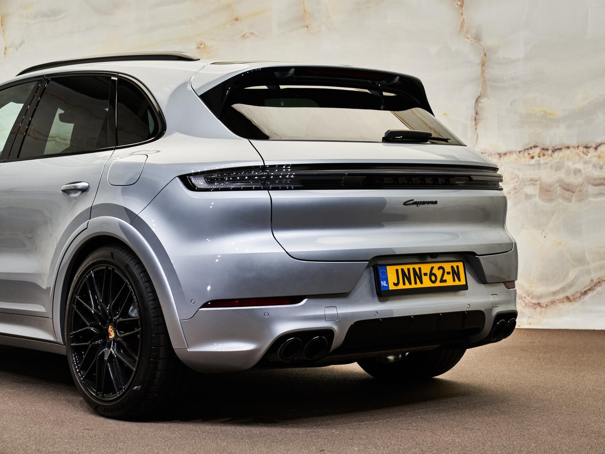 Porsche Cayenne - 5