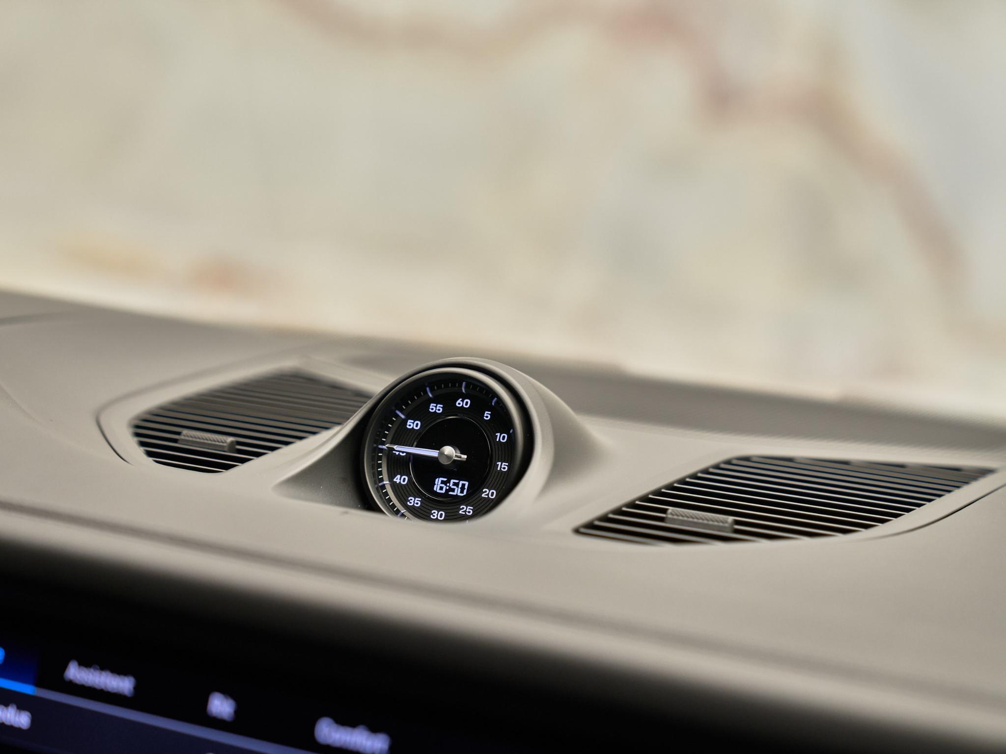 Porsche Cayenne - 21