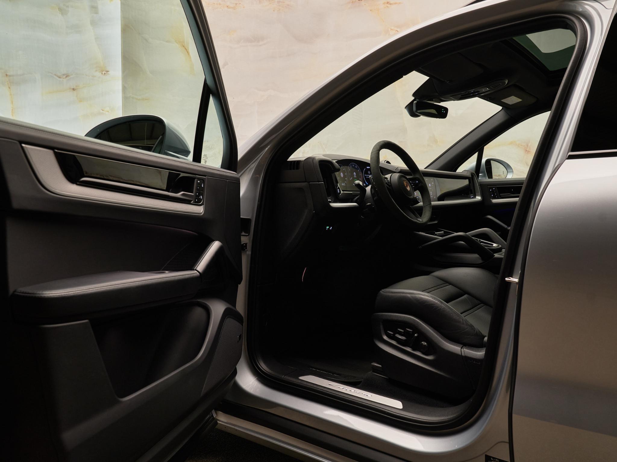 Porsche Cayenne - 6