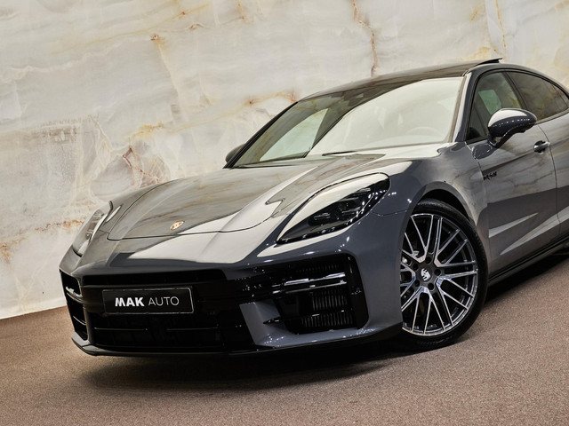 Porsche Panamera - 4