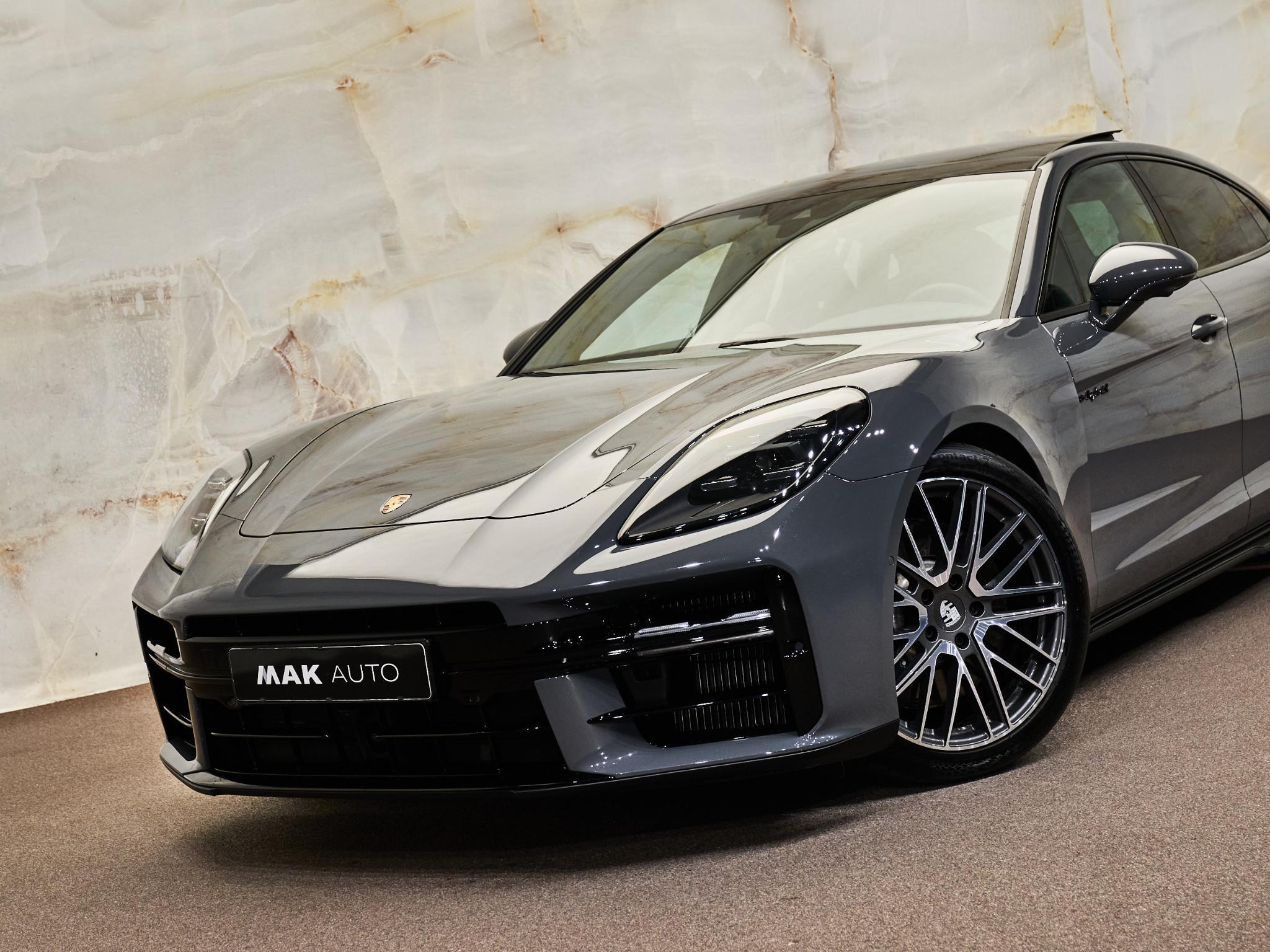 Porsche Panamera - 4