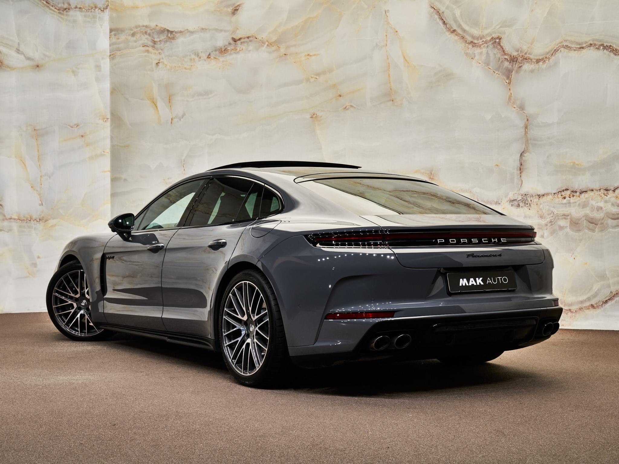 Porsche Panamera - 3