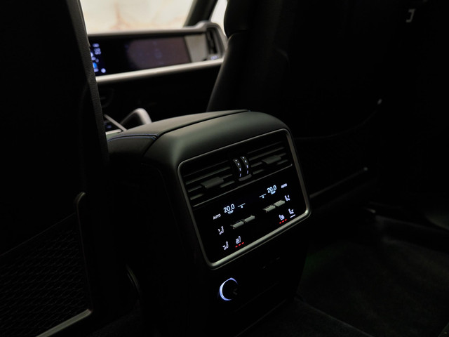 Porsche Cayenne - 29