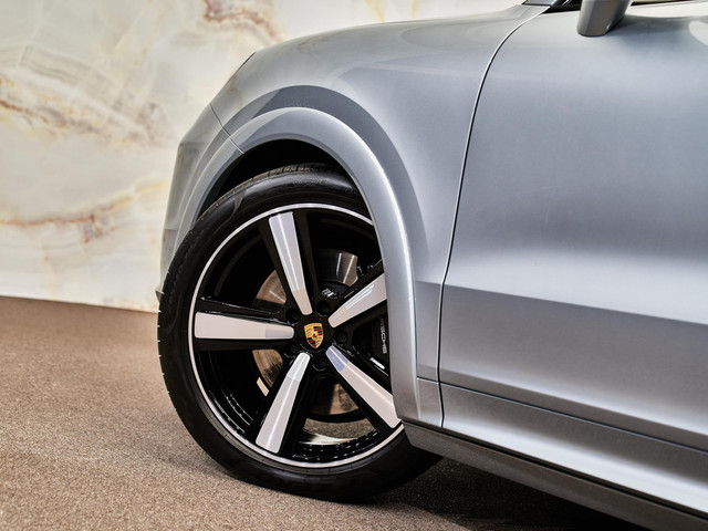 Porsche Cayenne - 33