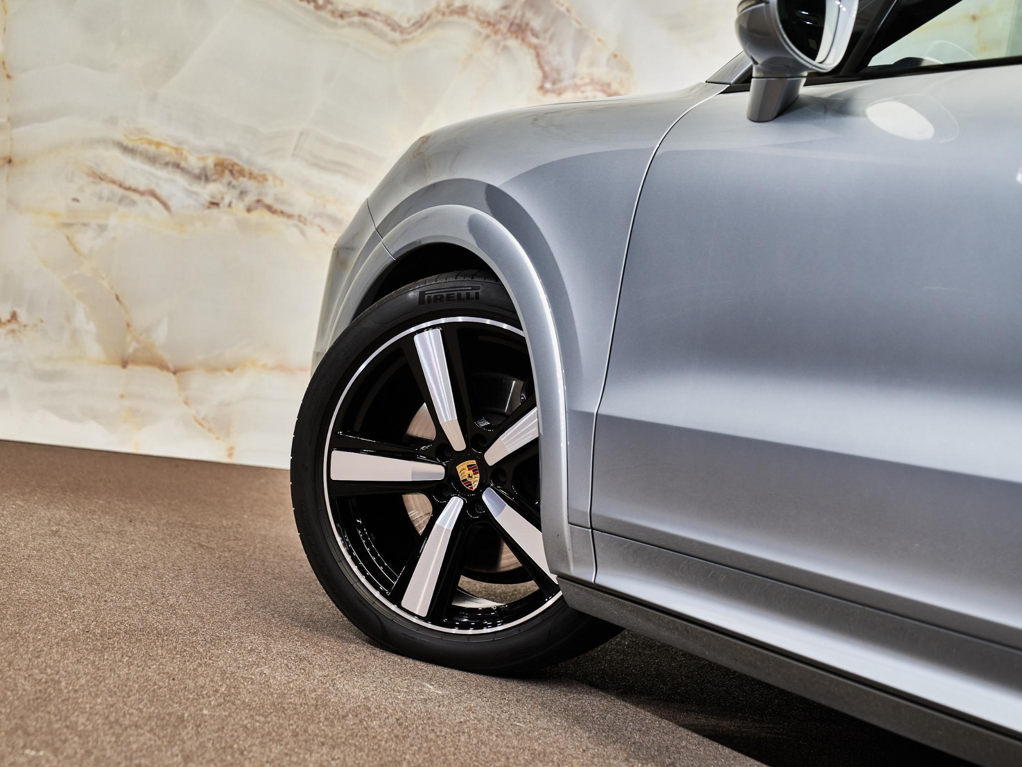Porsche Cayenne - 32
