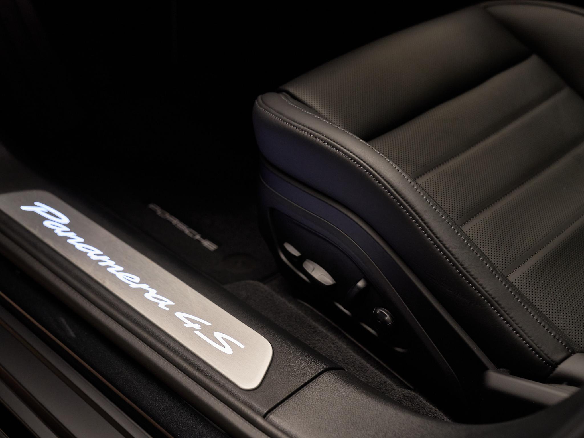 Porsche Panamera - 11