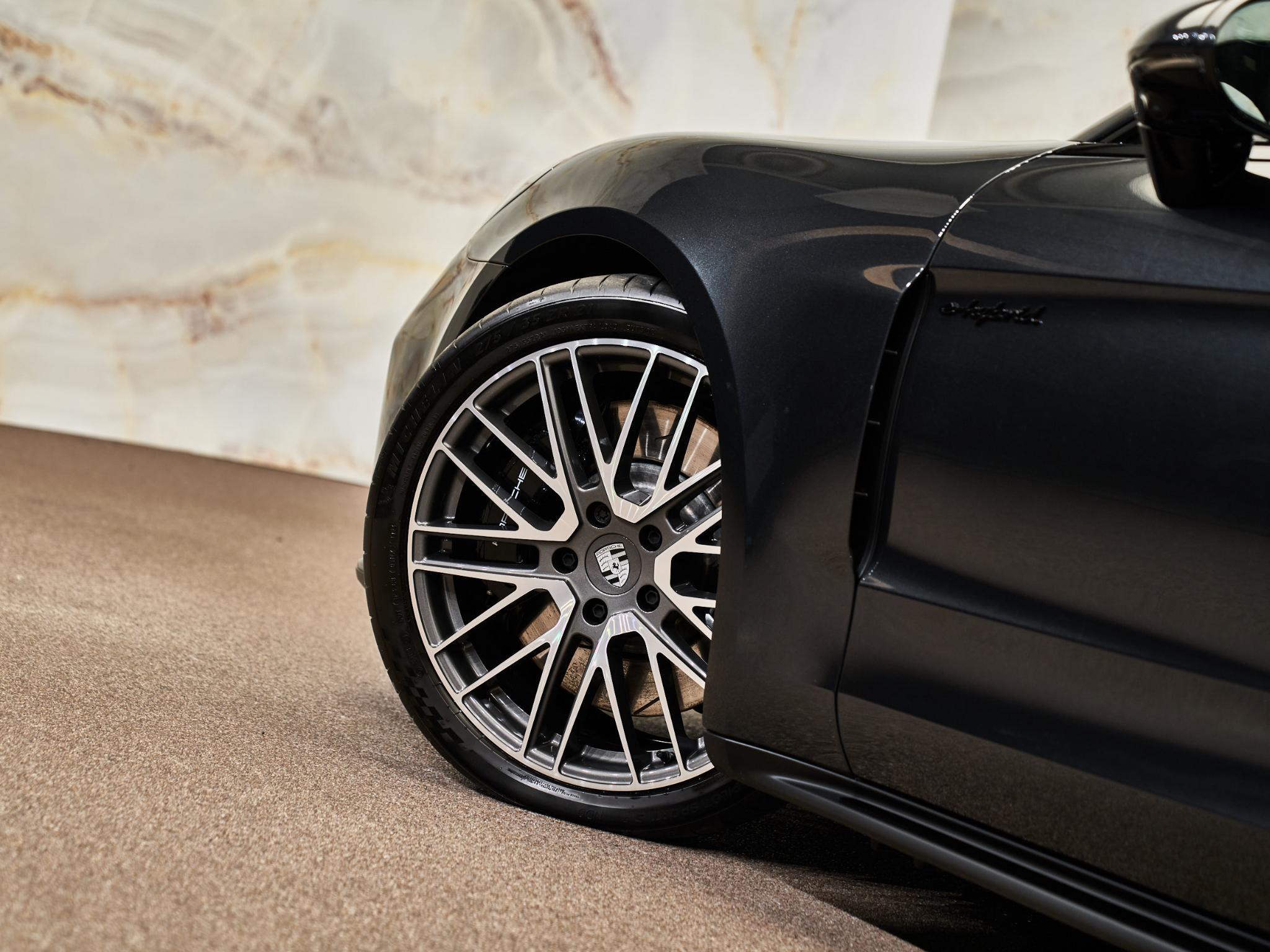 Porsche Panamera - 30