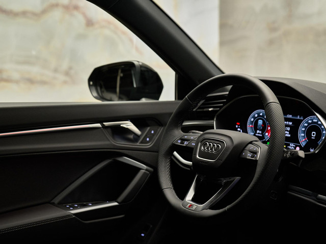 Audi Q3 - 18