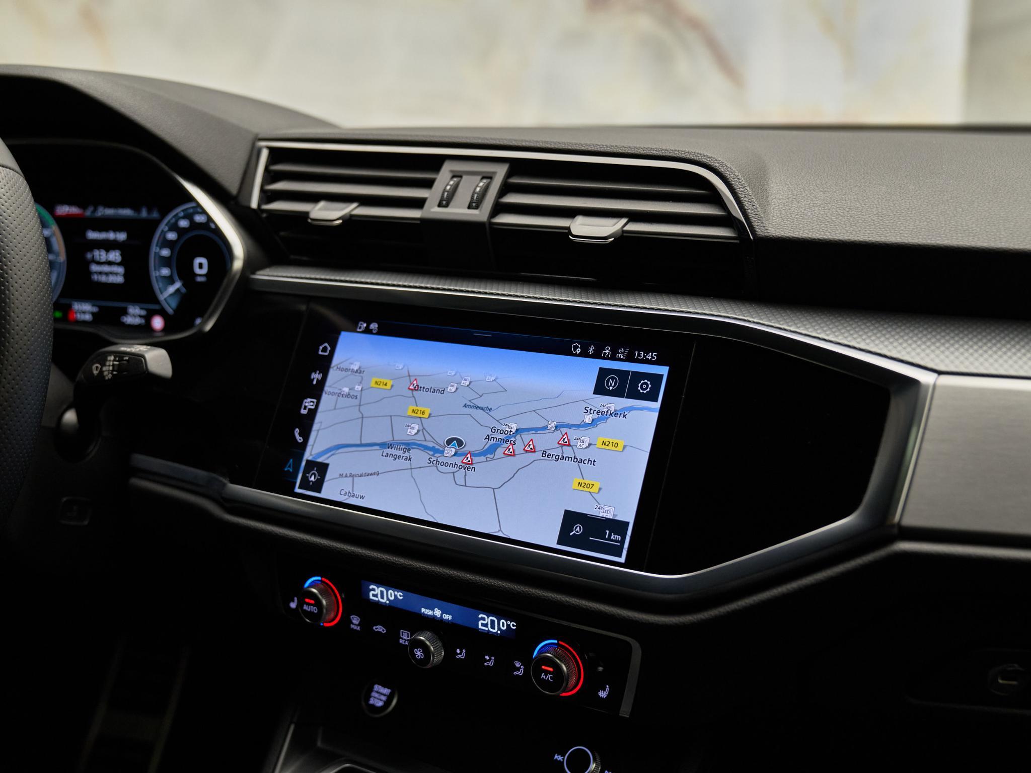 Audi Q3 - 18