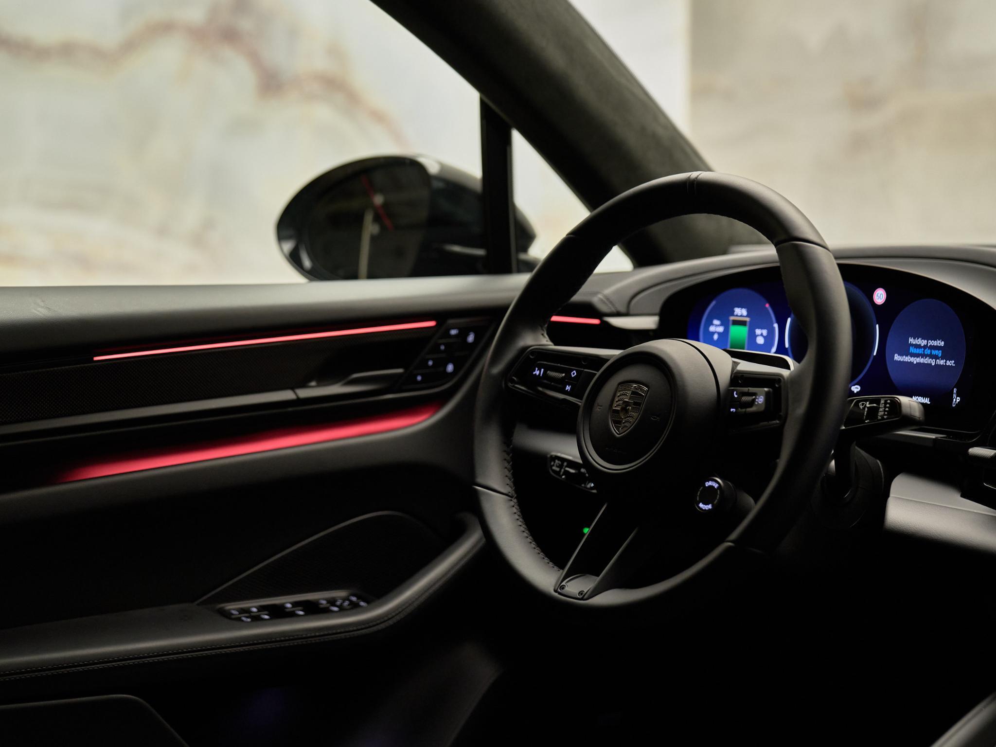 Porsche Macan - 24