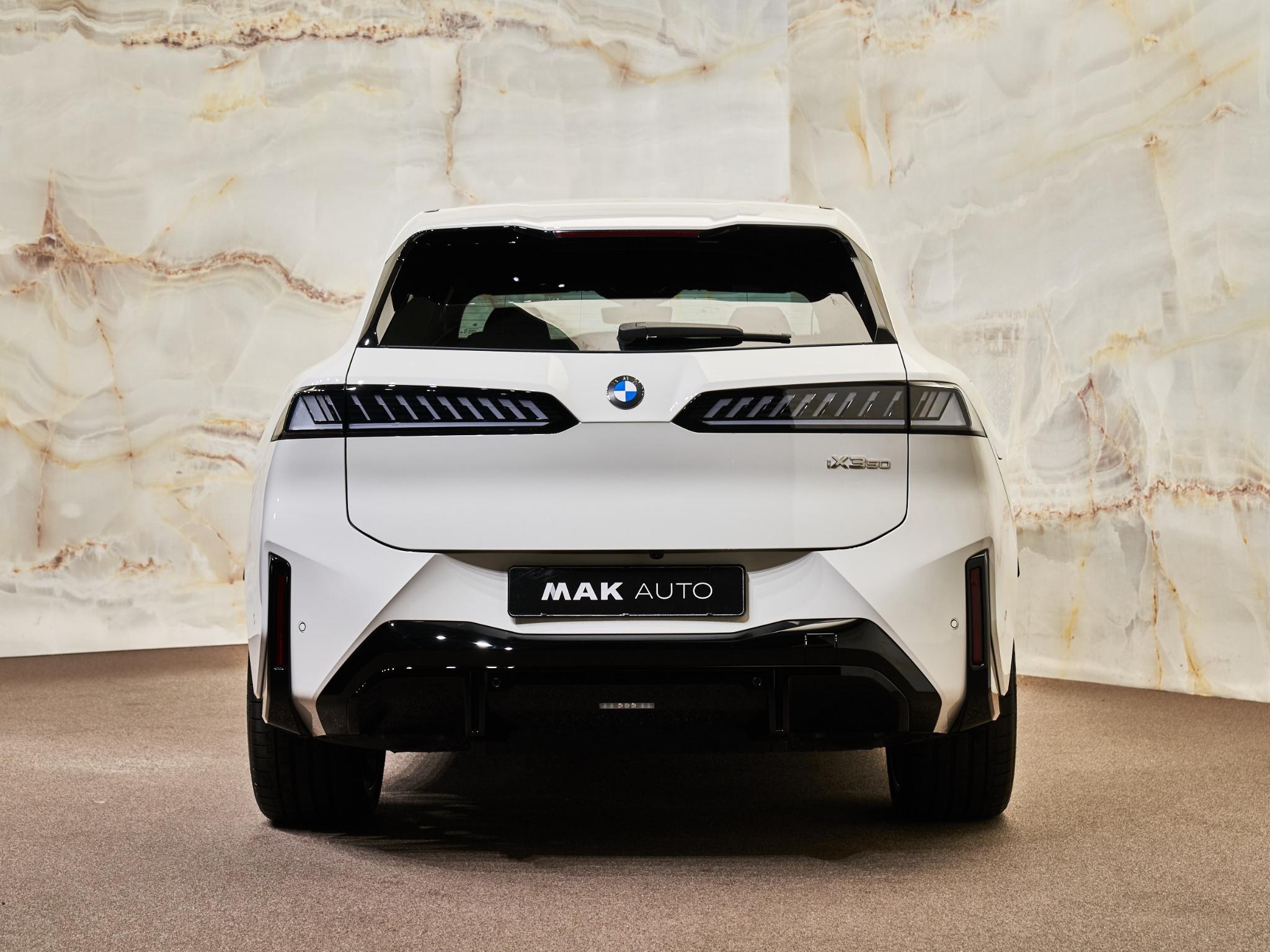BMW iX3 - 29