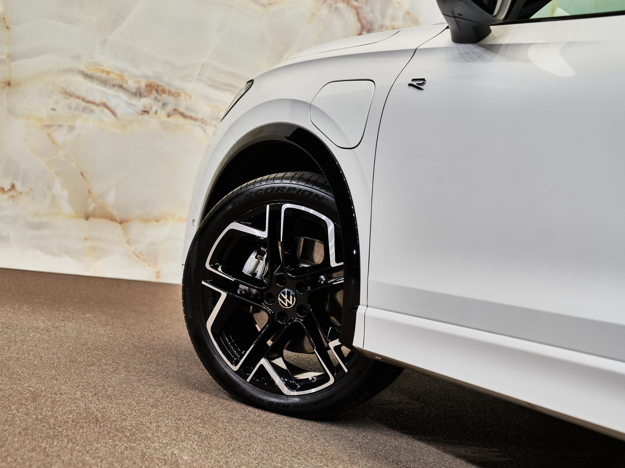 Volkswagen Tiguan - 31