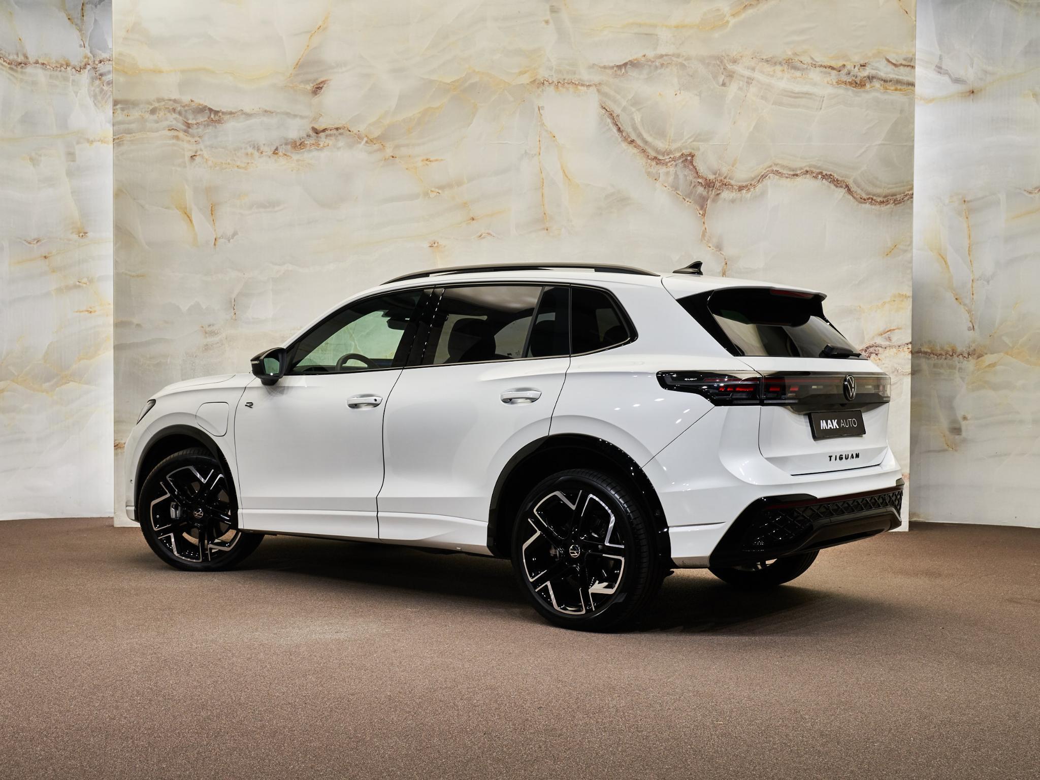 Volkswagen Tiguan - 36