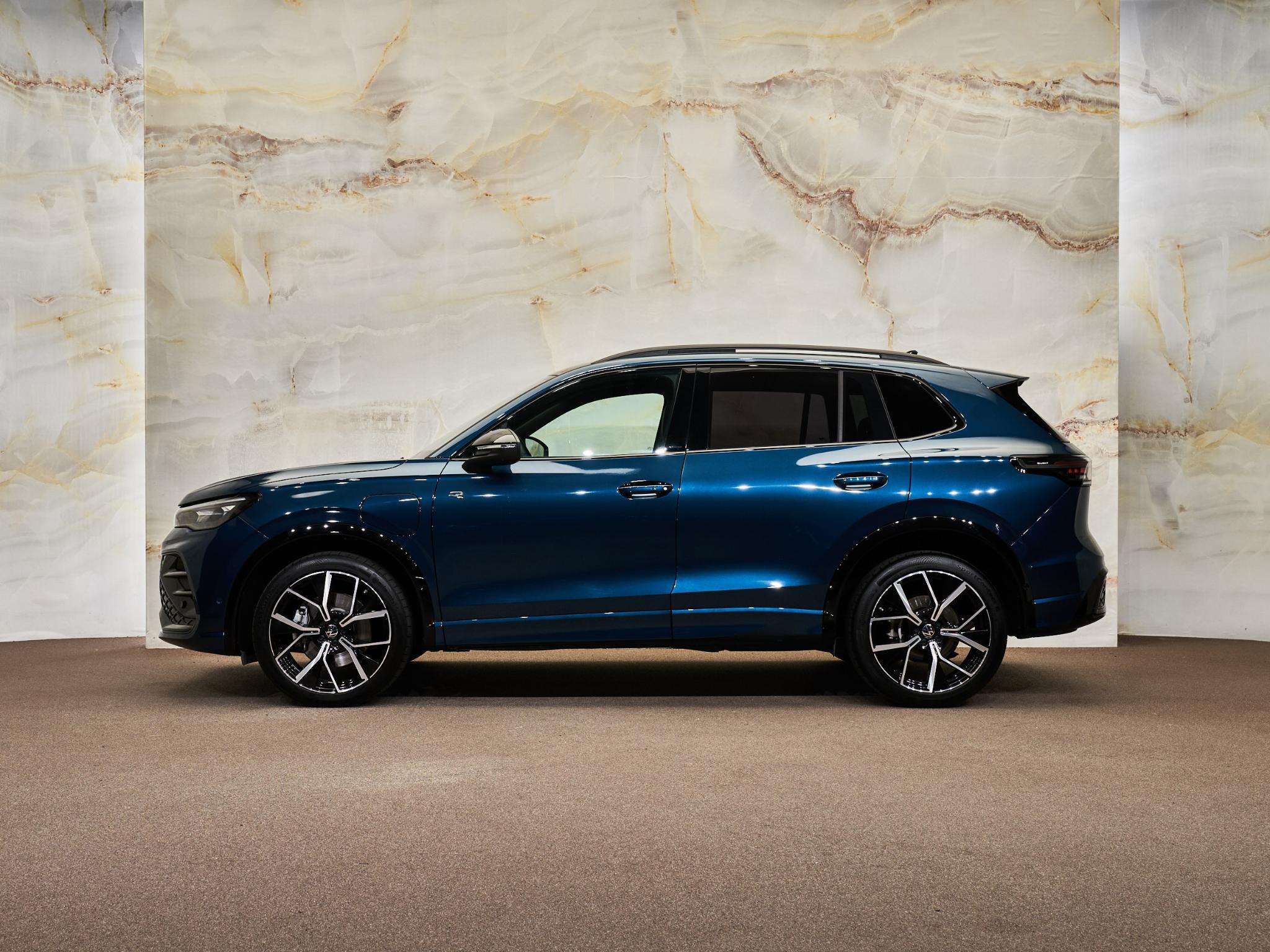 Volkswagen Tiguan - 2