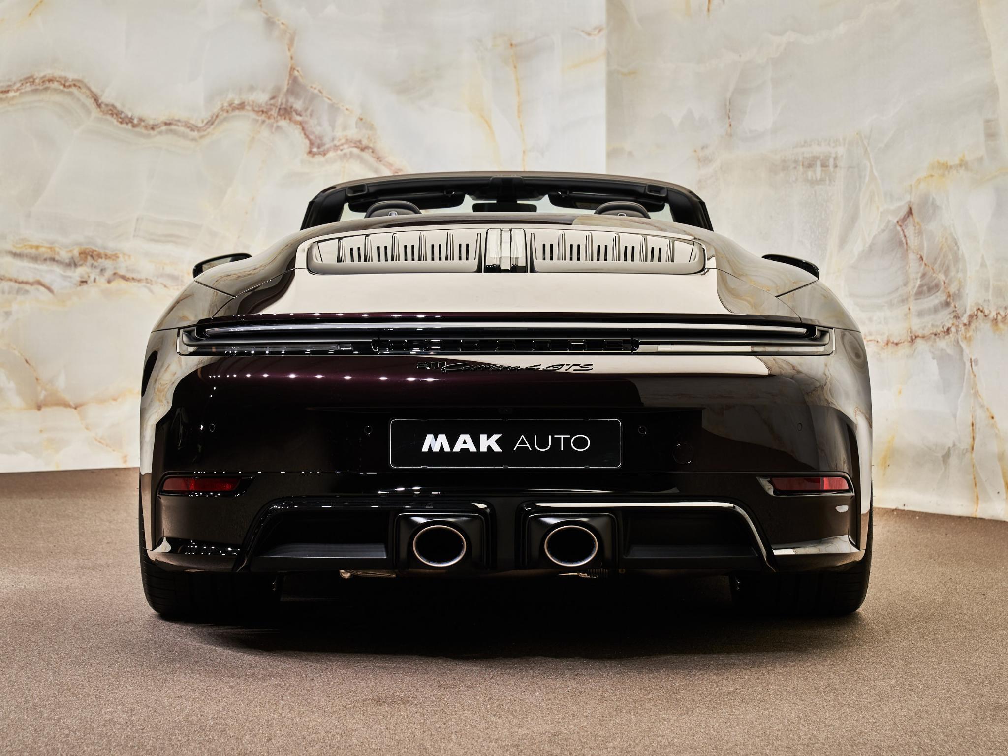 Porsche 911 - 33