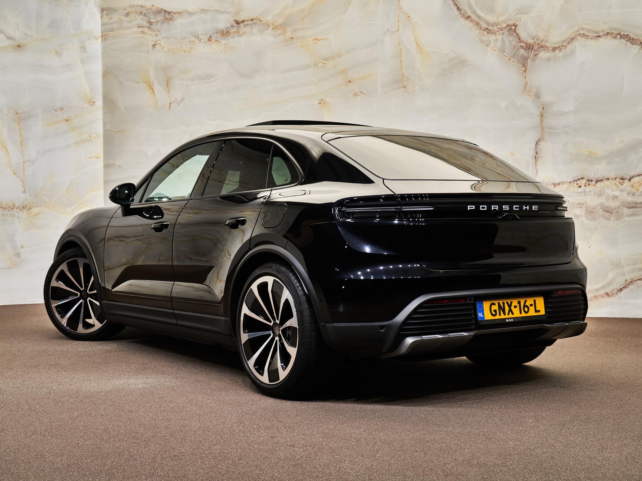 Porsche Macan - 29