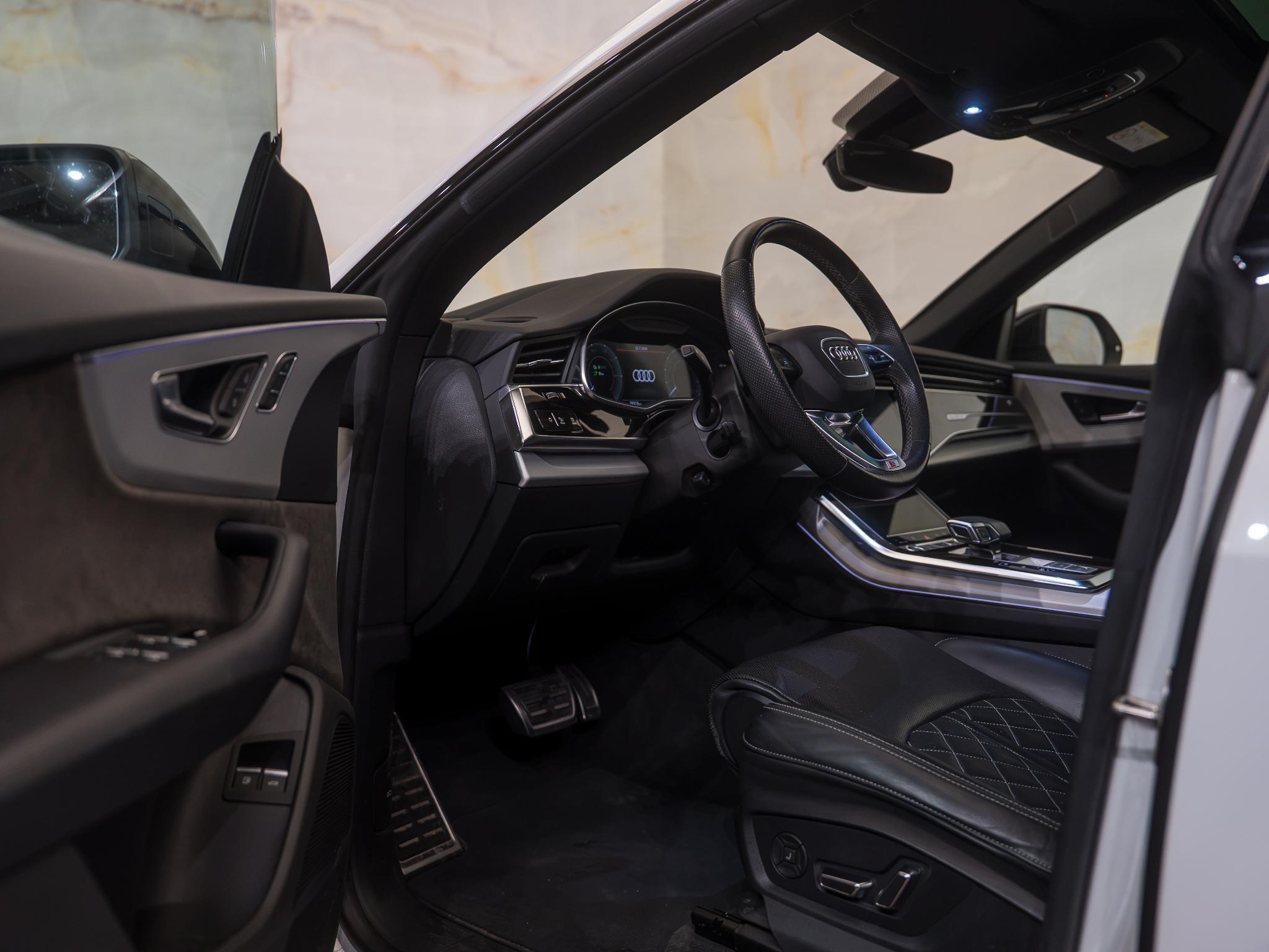 Audi Q8 - 6